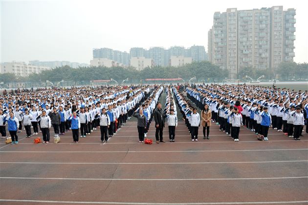 鲲鹏展翅凌万里，独占鳌头定乾坤——棠外召开初2012级中考动员暨表彰大会