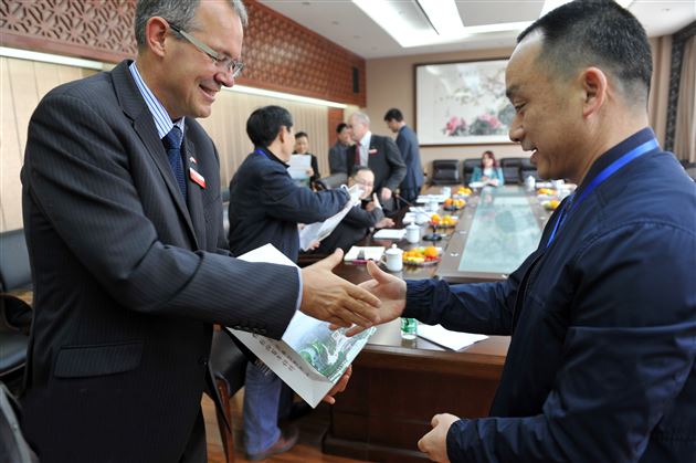 新西兰友好学校校长访问团赴棠外进行教育交流