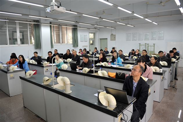 利用网络媒体 提升化学教学——棠外承办县教研活动