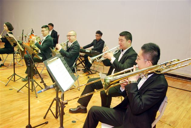 四川交响乐团“高雅艺术”走进棠外附小专场演出成功举行