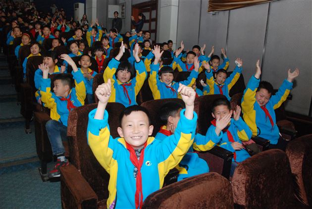 四川交响乐团“高雅艺术”走进棠外附小专场演出成功举行