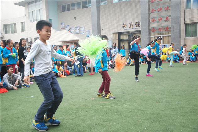 棠外附小举行踢毽子比赛