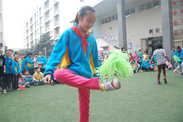 棠外附小举行踢毽子比赛