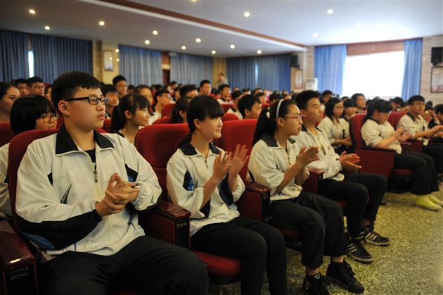 棠外初中部第三轮修身班会课研讨培训活动拉开序幕