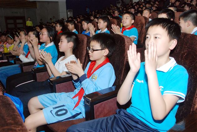 扬文明礼仪风  开诚信友善花——记棠外附小首届”阳光杯”演讲比赛