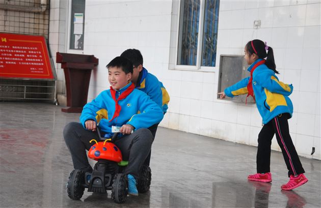 棠外附小值周班级学生参加校内实践活动（一）