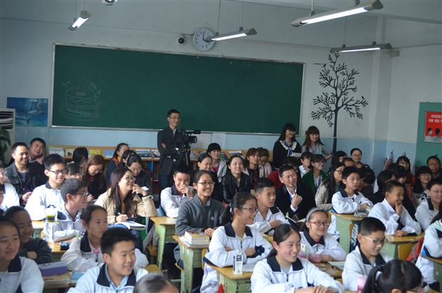 北川八一中学赴棠外学习修身班会课