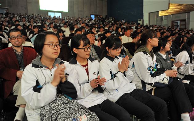 春天，送你一首诗——记棠外高2014级诗歌演诵活动