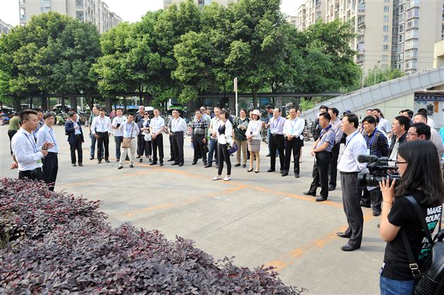 全国青少年校园足球行政管理人员和校长培训班学员来棠外参观学习