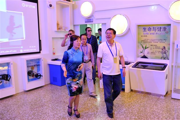 全国青少年校园足球行政管理人员和校长培训班学员来棠外参观学习