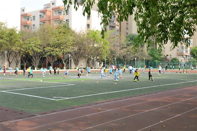 全国青少年校园足球行政管理人员和校长培训班学员来棠外参观学习