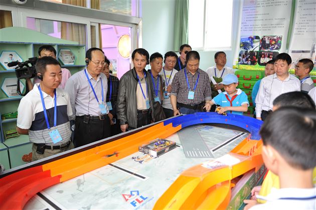 全国青少年校园足球行政管理人员和校长培训班学员来棠外参观学习