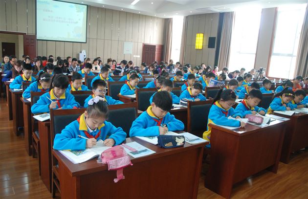 棠外附小成功承办双流县小学五年级语文研讨活动