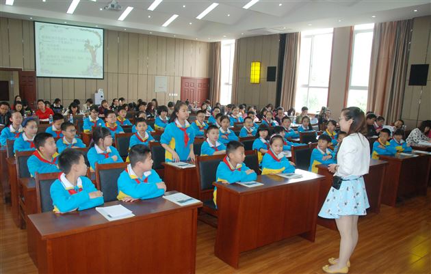 棠外附小成功承办双流县小学五年级语文研讨活动