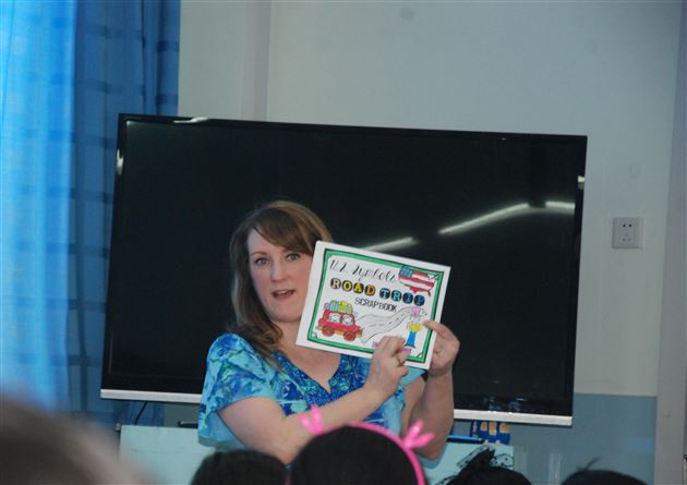 美国纽约坦不里克学院的专家们到棠外附小交流访问