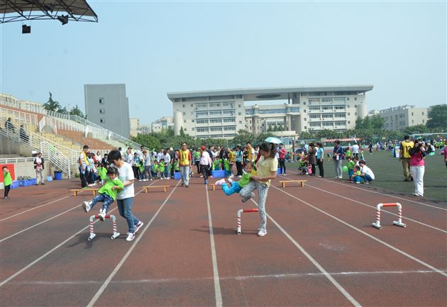 我运动 我健康 我快乐——记棠外实验幼稚园开展2015年春季亲子运动会