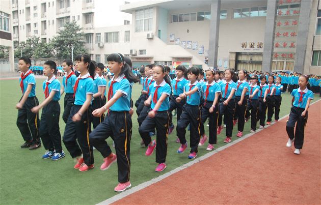 棠外附小举行第四届队列队形暨班级精神面貌展