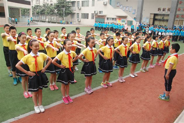 棠外附小举行第四届队列队形暨班级精神面貌展