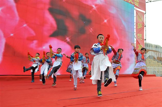 弘扬“友善” 青春梦想从大爱开始</br>——棠外2015年“五四”青年节庆祝暨表彰大会隆重举行