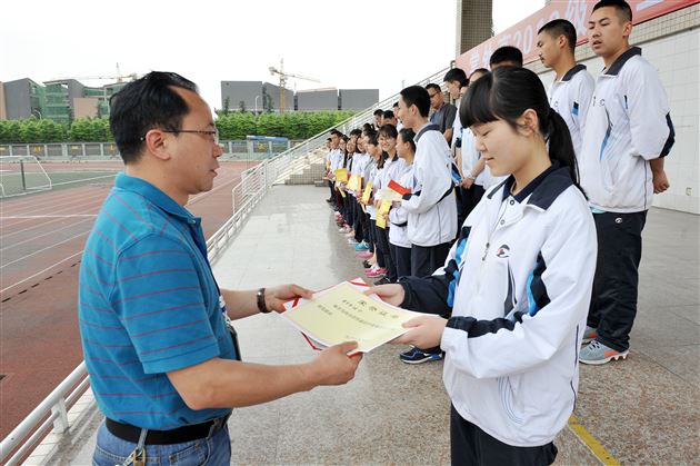 喜报：棠外84名学生和12个班集体被评为2015年省、市、县三好学生、优秀学生干部、四好少年和先进班集体