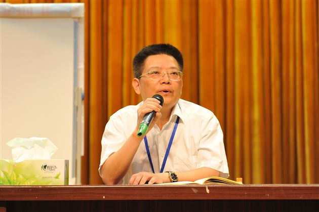 棠外举行初2013级考试政策解读家长会暨“如何激发孩子学习兴趣与动力”亲子教育报告会