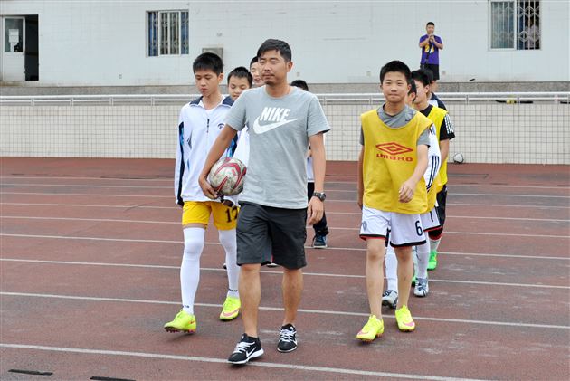 棠外初中部首届校园足球班级联赛圆满落幕