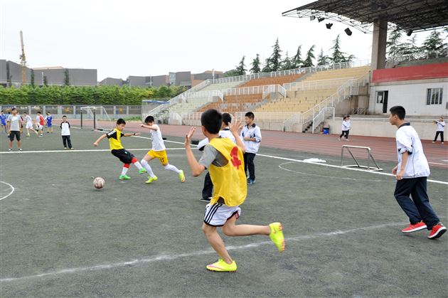 棠外初中部首届校园足球班级联赛圆满落幕