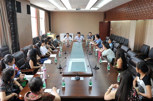 棠外召开初2013级家长委员会座谈会
