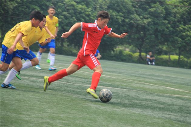 棠外男足代表双流县参加成都市中学生综合运动会男子足球比赛获冠军