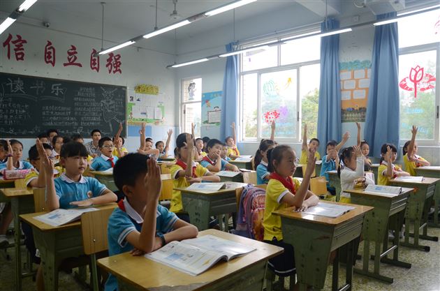 实践出真知——记棠外附小科技实习老师汇报课活动