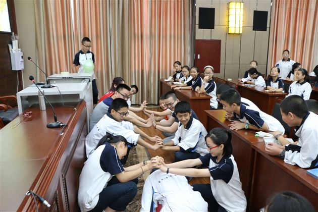 “最美的年华遇到你”——棠外初2014级20班举行青春期性教育