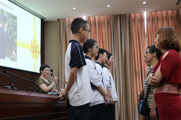 “最美的年华遇到你”——棠外初2014级20班举行青春期性教育