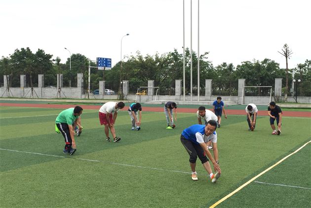 棠外附小教师蔡熙应邀为双流县中小学体育教师足球培训授课