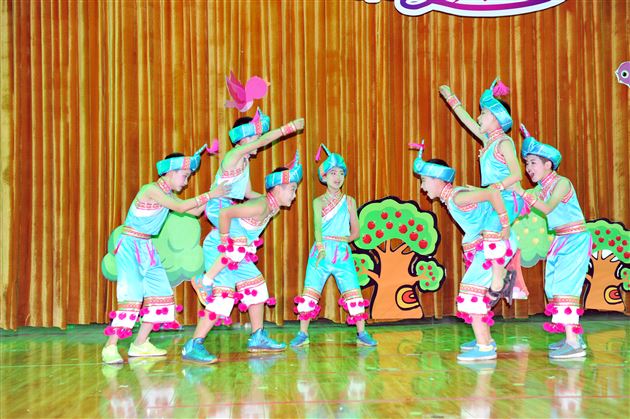 棠外附小隆重举行2015届毕业典礼