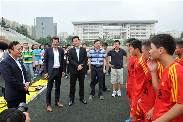 世界足球先生菲戈来访棠外