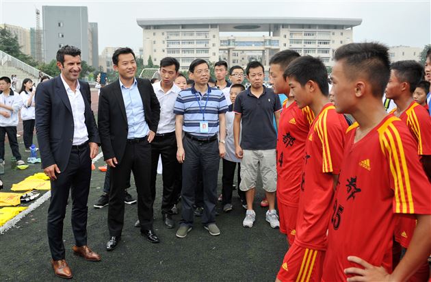 世界足球先生菲戈来访棠外