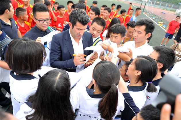 世界足球先生菲戈来访棠外