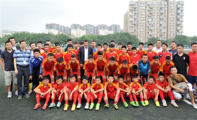 世界足球先生菲戈来访棠外