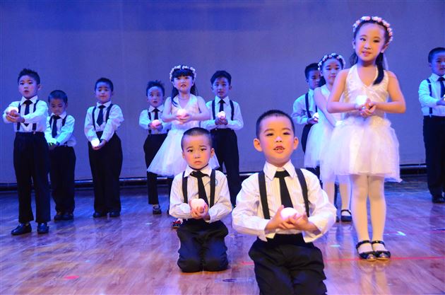 感谢爱我的人和我爱的人——记棠外实验幼稚园2015届大班幼儿毕业庆典