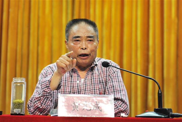 描绘三五规划图，“双修”“四建”再迈进——棠外召开2015新学年全校教职工大会