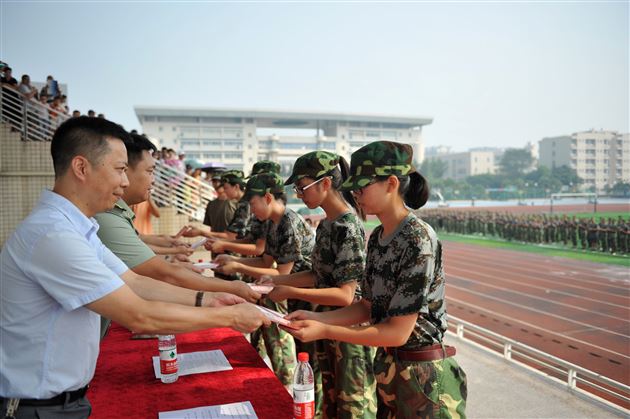 “精神的铸炼，灵魂的升华”——记棠外高2015级新生军训