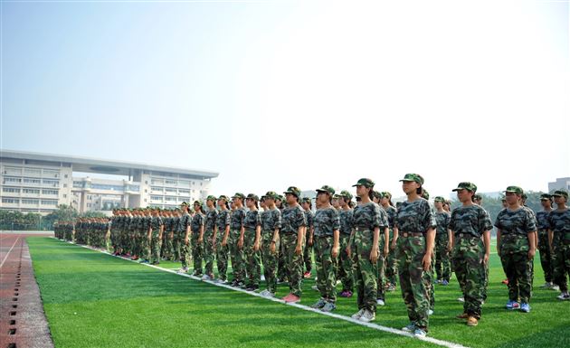 “精神的铸炼，灵魂的升华”——记棠外高2015级新生军训