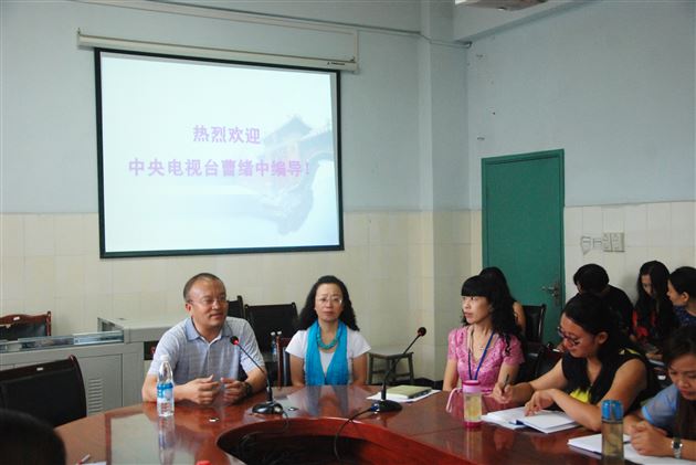 引领正确价值观，创真正“贵族学校”——记中央电视台曹绪中编导为棠外附小老师做讲座</p><p>　　