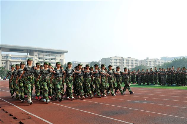 磨意志，锻英才！——记棠外初2015级新生军训