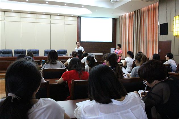好雨知时节，当春乃发生——记棠外初一年级首次班主任培训 