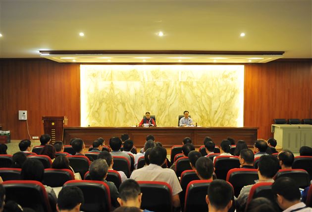 做一个优秀的管理者——棠外召开行政干部及管理人员培训会