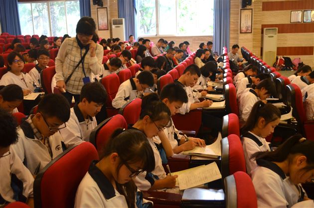 市教科所专家应邀参加棠外初中部数学教研组活动