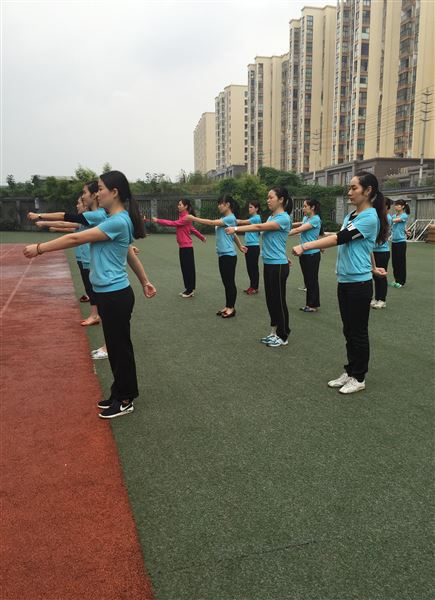 严于律己、刻苦训练——记棠外实验幼稚园队列队形培训活动