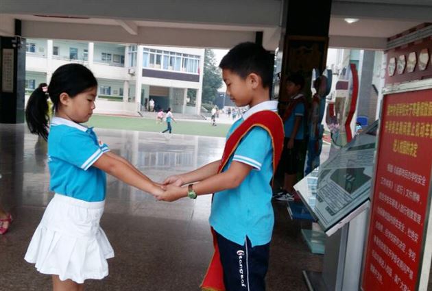 我为人人，人人为我——记棠外附小六（3）值周班级学生校内实践活动