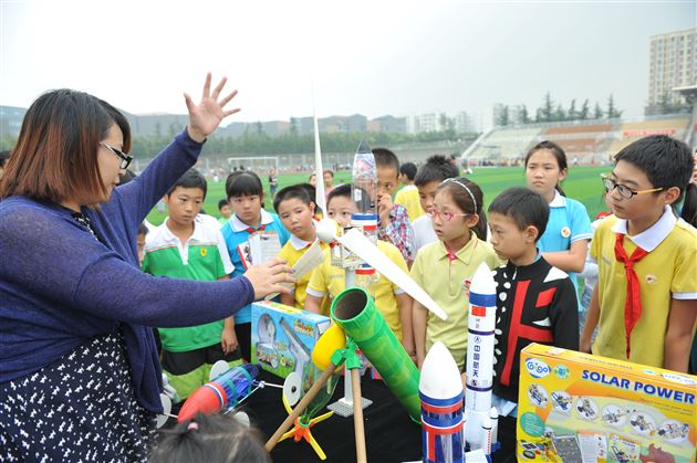 棠外附小隆重举行“全国科普日”活动启动仪式暨第三届科技节开幕仪式